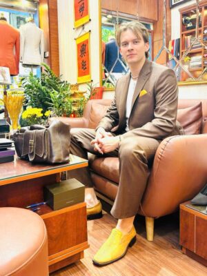Bronze Brown Suit – Contemporary Luxury with Timeless Charm